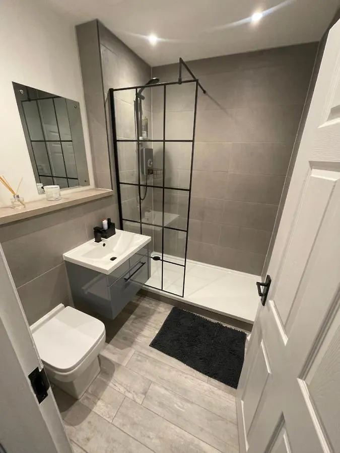 Modern Cosy 1 Bed Apartment Near City Centre~Double Bed~Parking Манчестер